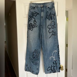 H & M/Divided graffiti print jeans